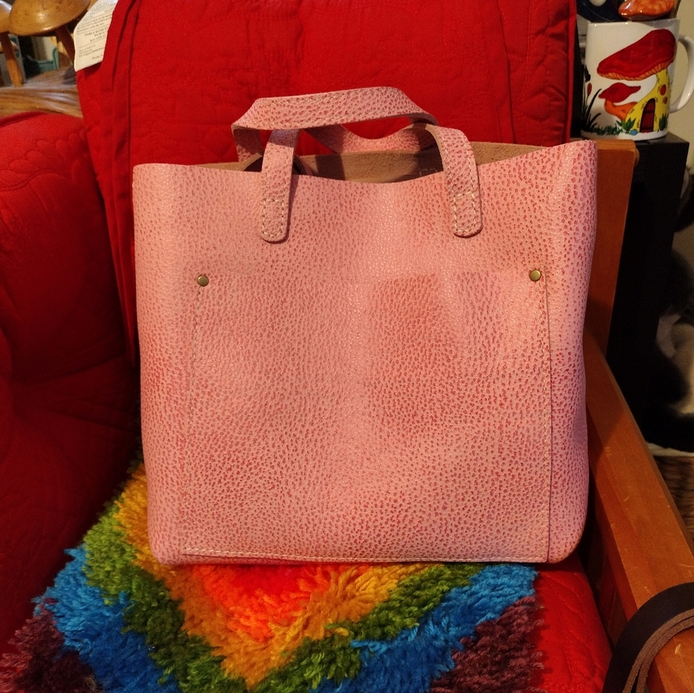 Brand new 🦄 PLG bubblegum pink crossbody bag🦄. No zipper